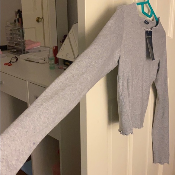 BRANDY MELVILLE NWT grey long sleeve top - Picture 2 of 3